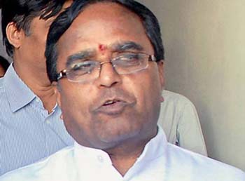 Ponnala Fires On Kcr And Chandra Babu